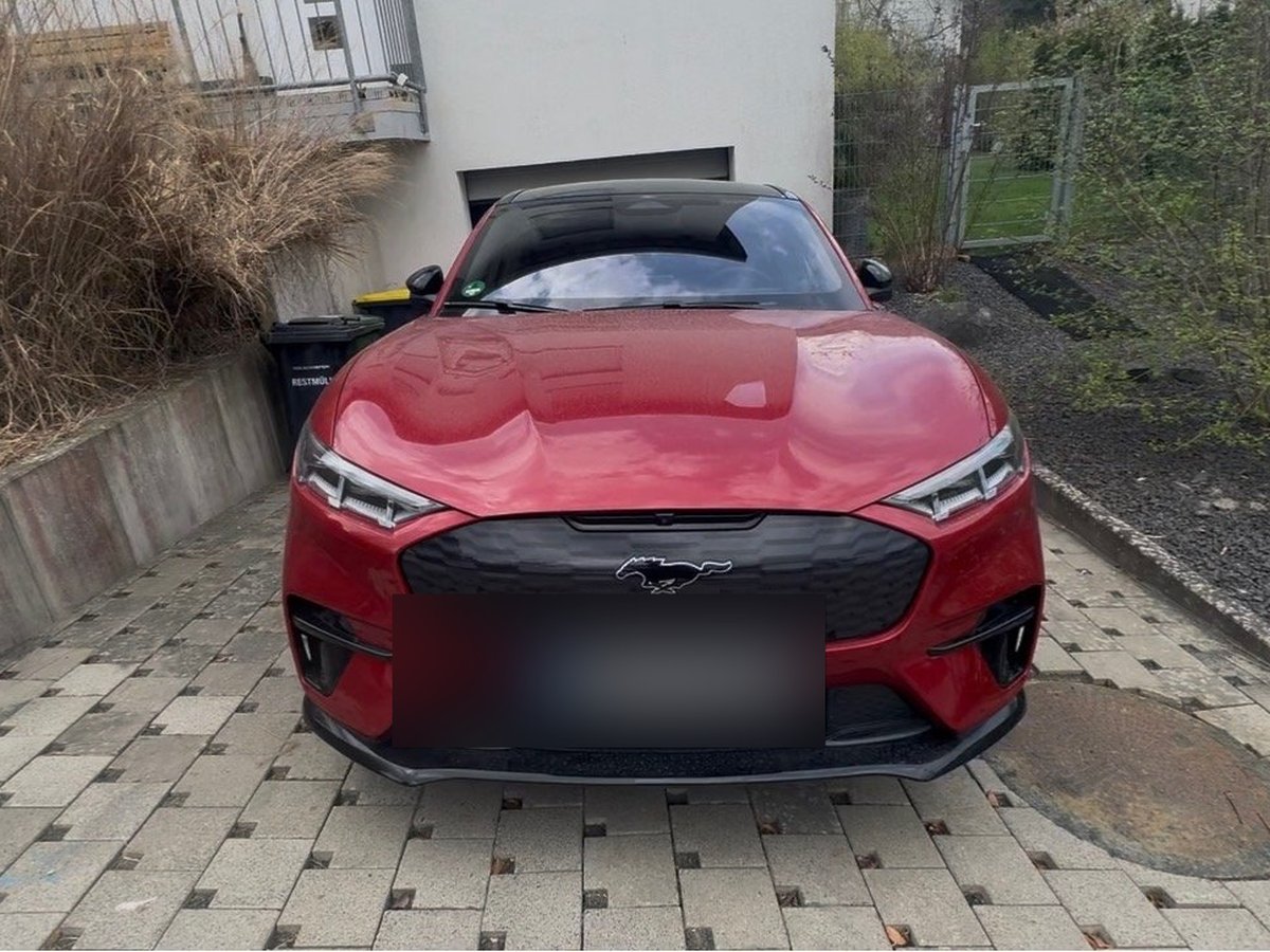 Ford Mustang Front vor der Aufbereitung