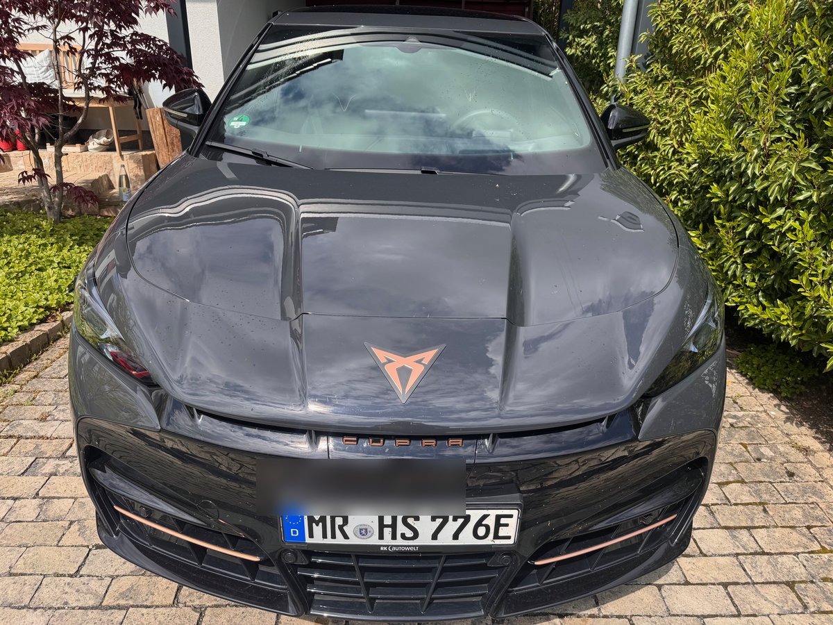 CUPRA Tavascan Front vor der Aufbereitung