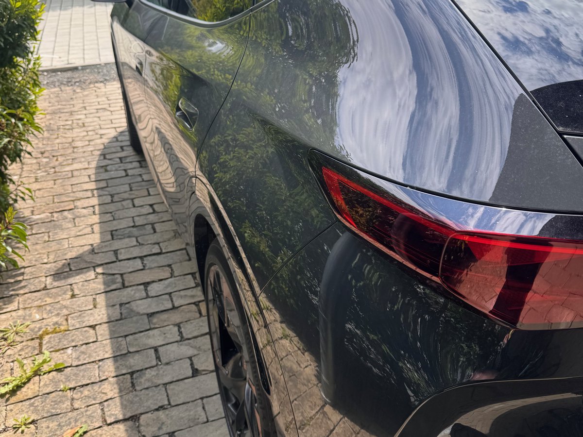 CUPRA Tavascan Seite vor der Aufbereitung